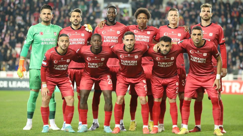 Rıza Çalımbay’dan Avrupa’da tek değişiklik