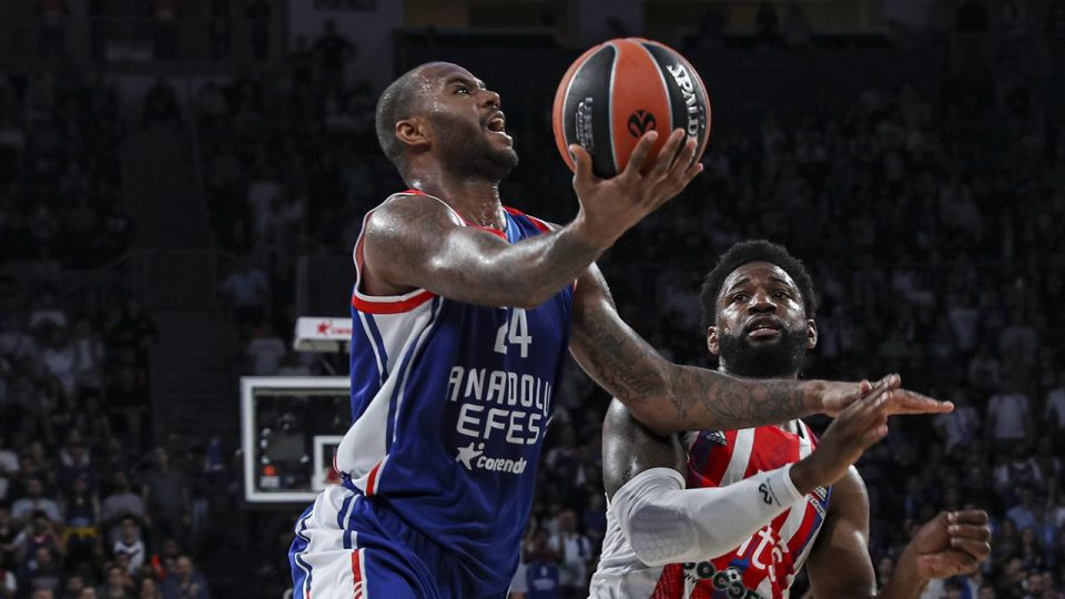Anadolu Efes İtalya deplasmanında