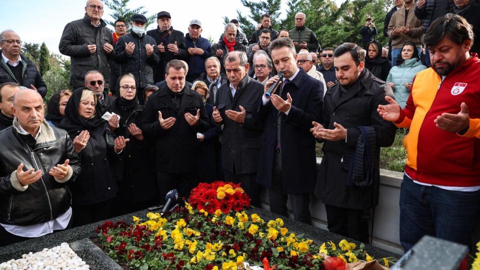 Galatasaray’da eski başkan Mustafa Cengiz, kabri başında anıldı