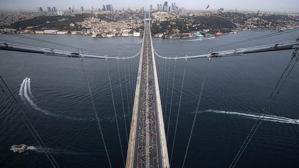 İstanbul Maratonu’nda halk koşusu renkli görüntülere sahne oldu