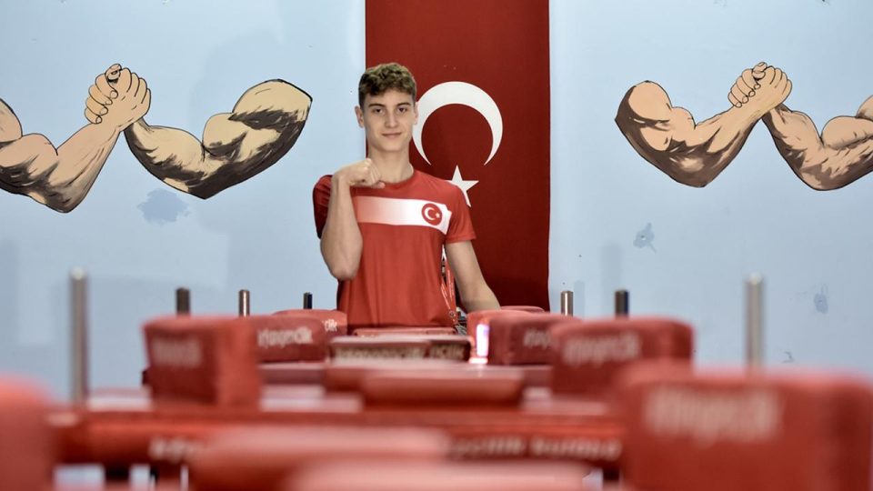 Milli bilek güreşçi Eyüphan Öztürk hedef yükseltti