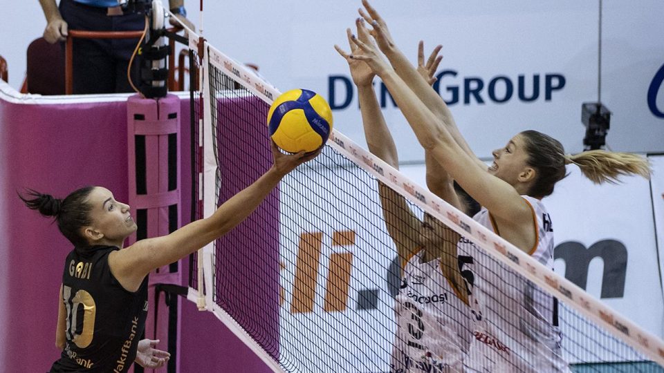 Voleybol derbisinde Eczacıbaşı, VakıfBank’ı konuk edecek
