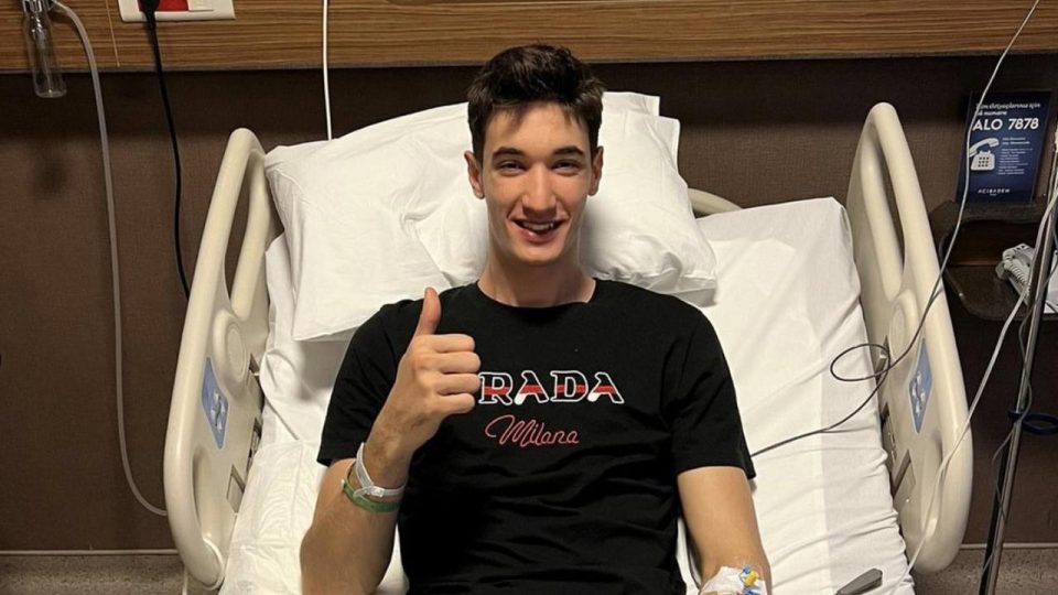 Arkas Sporlu voleybolcu Efe Mandıracı ameliyat edildi