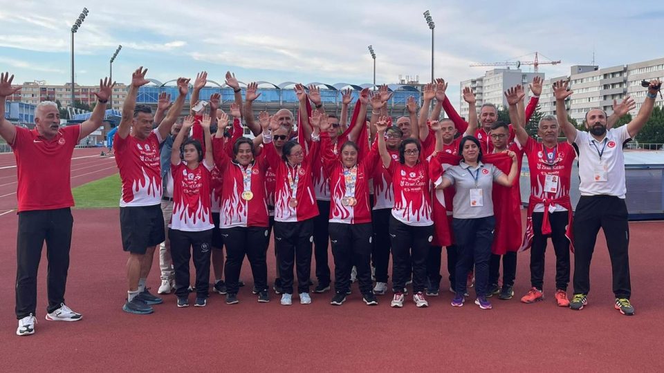 Özel sporcular başarılarıyla engelleri aşıyor