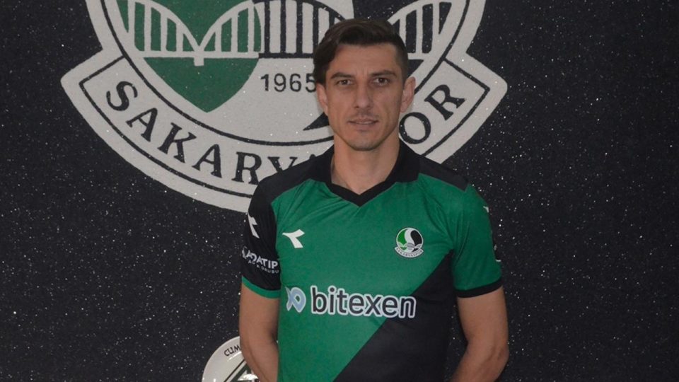 Sakaryaspor Mehmet Akyüz ile anlaştı