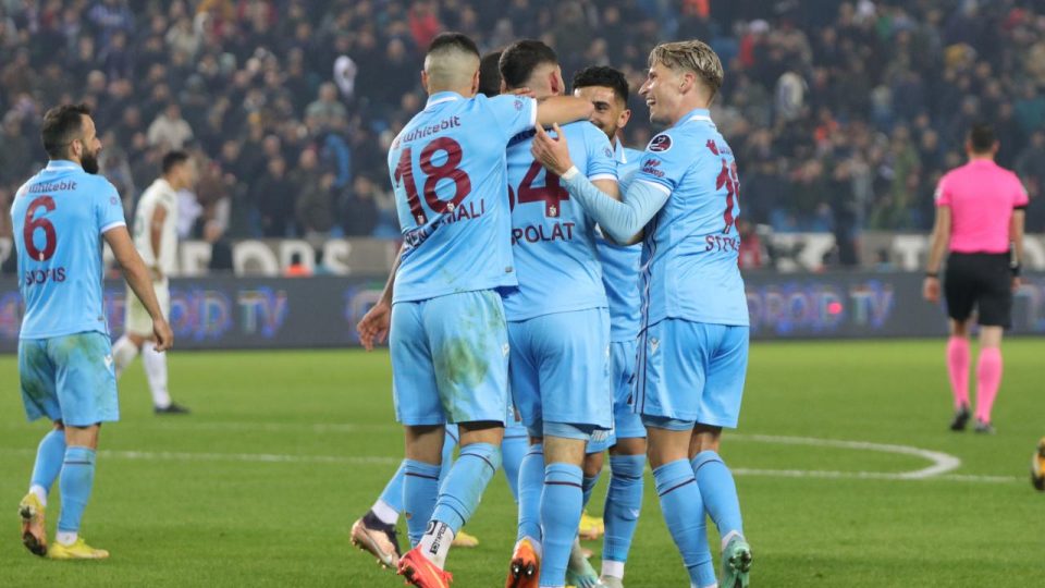Karadeniz derbisinde kazanan Trabzonspor