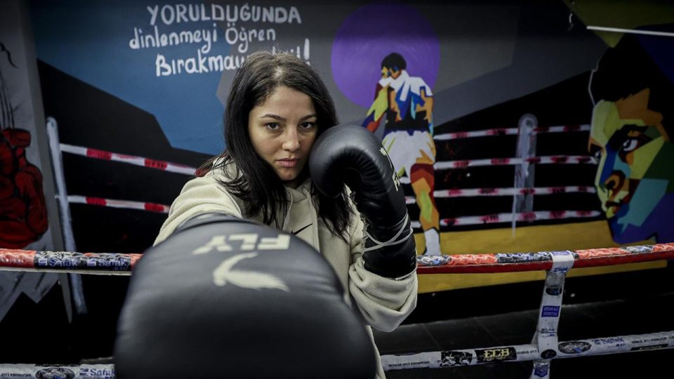 Profesyonel boksör Seren Ay Çetin’in amacı dünyada marka haline gelmek