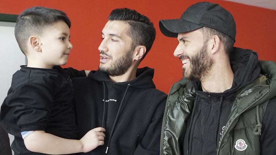 Antalyaspor’da Nuri Şahin ve futbolcular depremzede çocukları ziyaret etti