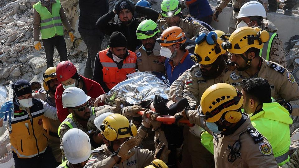 Serap Dönmez depremden 176 saat sonra enkazdan sağ çıkarıldı