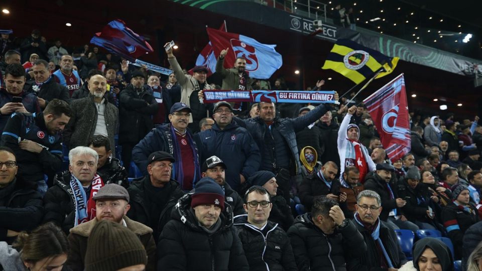 Tüm takım taraftarları Basel’de de “tek yürek”