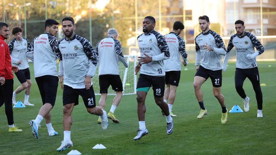 Alanyaspor, Süper Lig’de 4 haftalık periyoda odaklandı