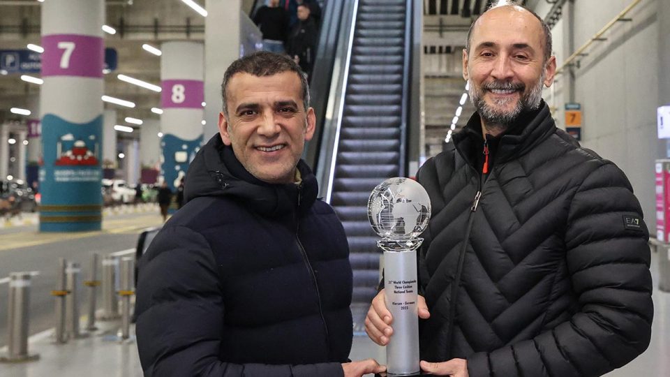 Dünya şampiyonu bilardocular Semih Saygıner-Tayfun Taşdemir ikilisi yurda döndü