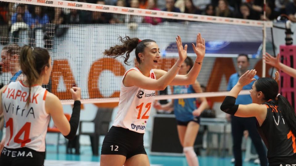 Eczacıbaşı Dynavit yarı final bileti için sahada