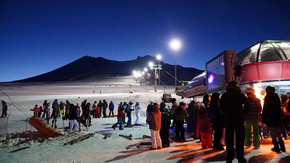Erciyes Kayak Merkezi’nde gece kayağı devam ediyor