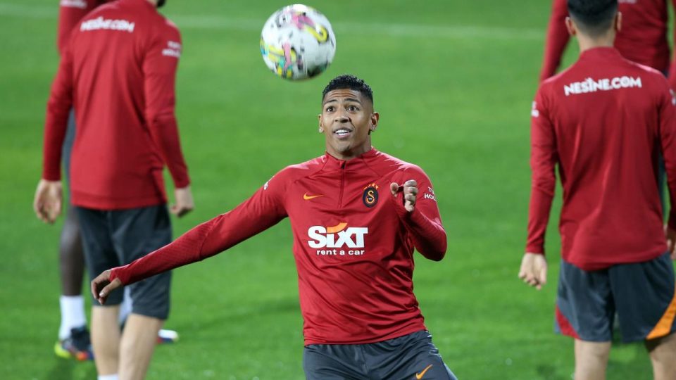 Galatasaray Van Aanholt’u PSV’ye kiraladı