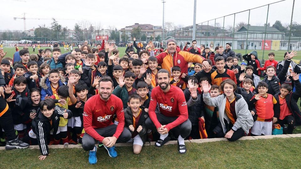 Galatasaraylı futbolculardan “Biz Beraberiz” futbol turnuvasına destek