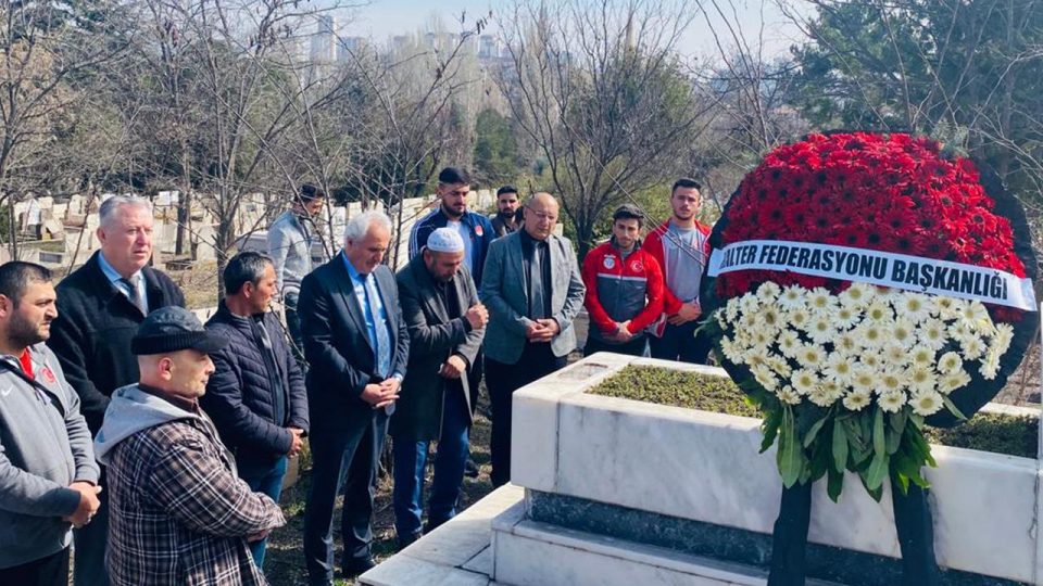 “Halterin Doktor Babası” Savaş Ağaoğlu kabri başında anıldı
