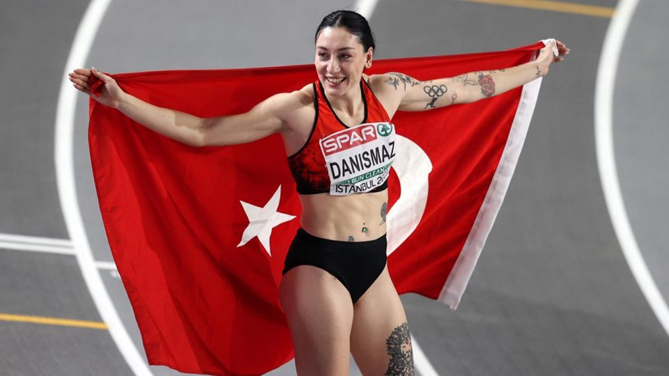 Milli sporcu Tuğba Danışmaz altın madalya kazandı