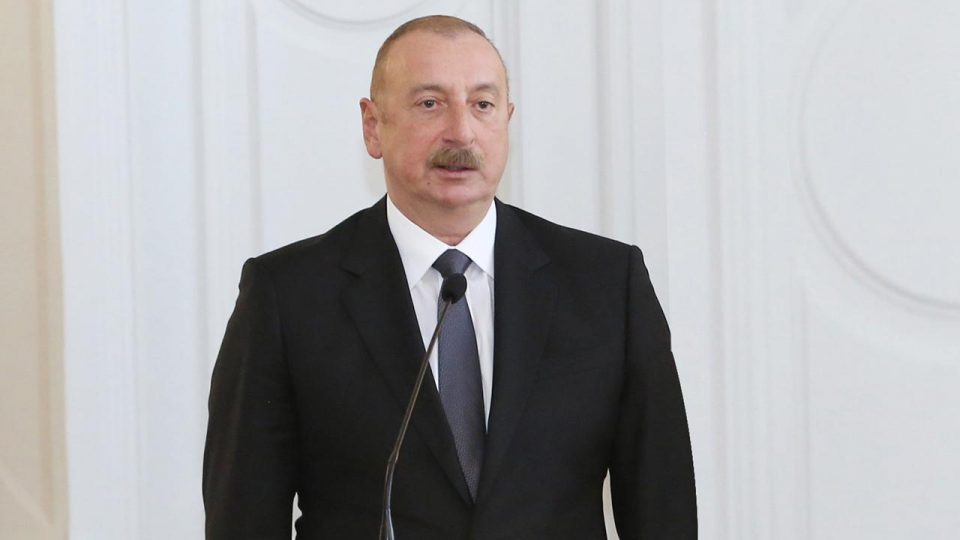 İlham Aliyev Türk haltercileri kutladı