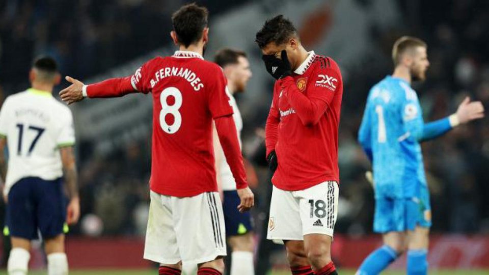 Manchester United üstünlüğünü koruyamadı