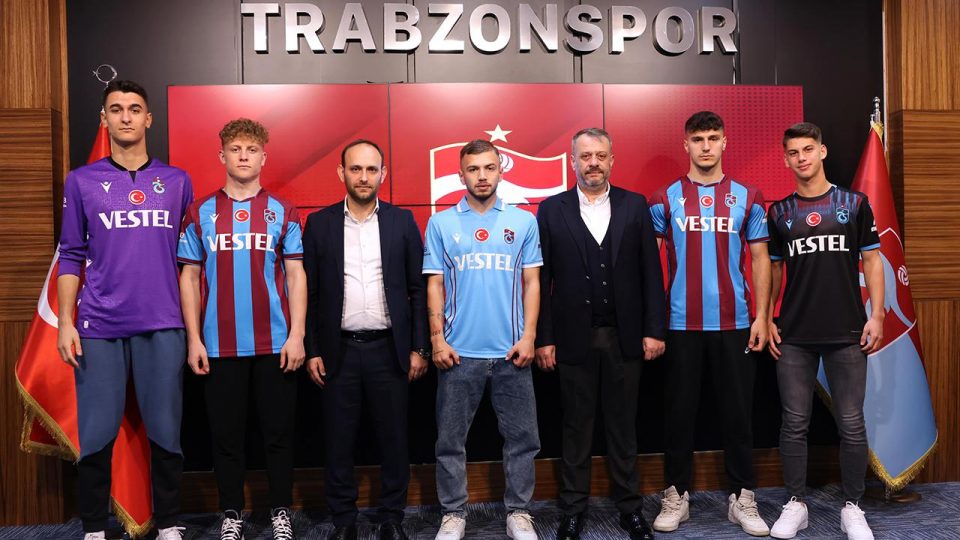 Trabzonspor’dan 5 genç oyuncuya profesyonel sözleşme