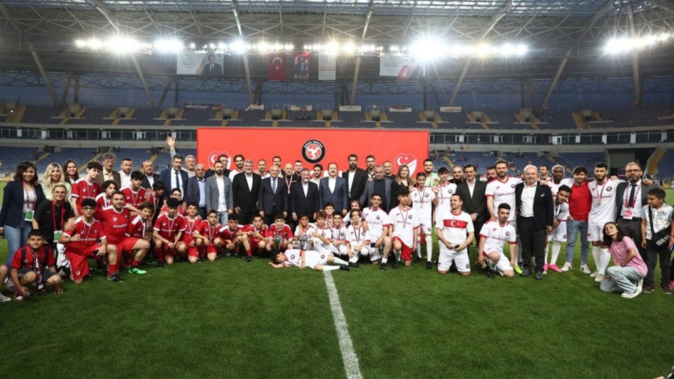 Depremzede çocuklar için “TFF Omuz Omuza Gösteri Maçı” yapıldı