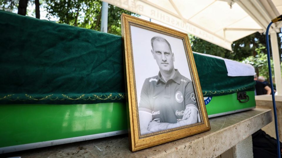 Eski Fenerbahçeli Ergin Parlar son yolculuğuna uğurlandı