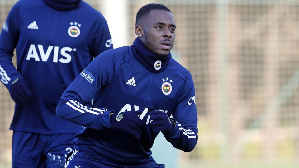 Fenerbahçe’de sakatlanan Osayi-Samuel Trabzonspor ve Sivasspor maçlarını kaçıracak