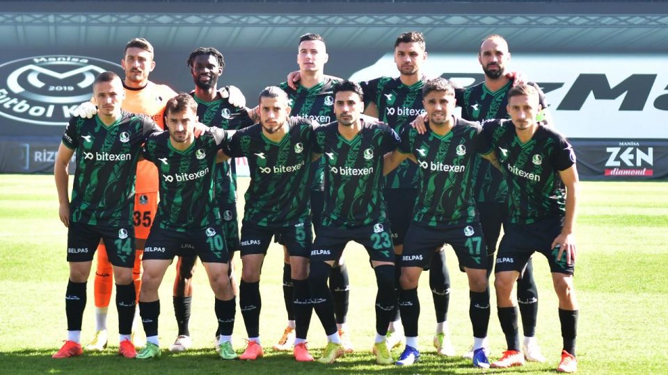 Sakaryaspor 15 sezonun ardından Süper Lig için play-off oynayacak
