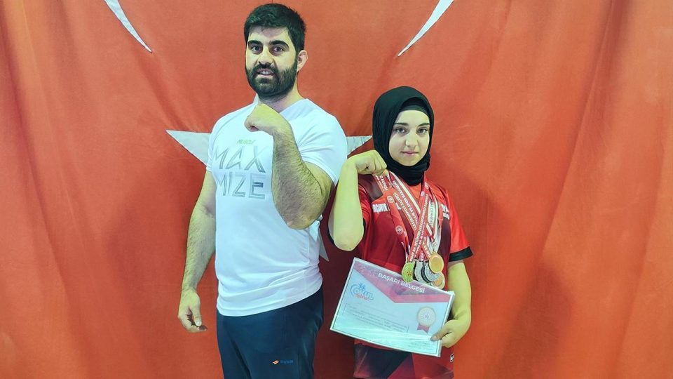 14 yaşındaki demir bilek İkbal Keser’in hedefi dünya şampiyonluğu