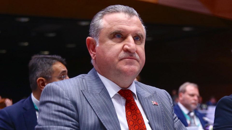 Bakan Bak, olimpiyat kotası alan milli sporcuları kutladı