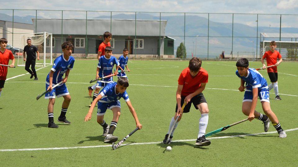 Erzurum’da hokey müsabakaları başladı