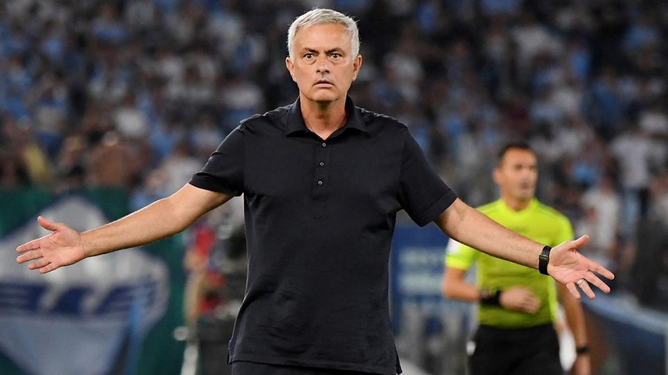 Jose Mourinho’ya 4 maç ceza