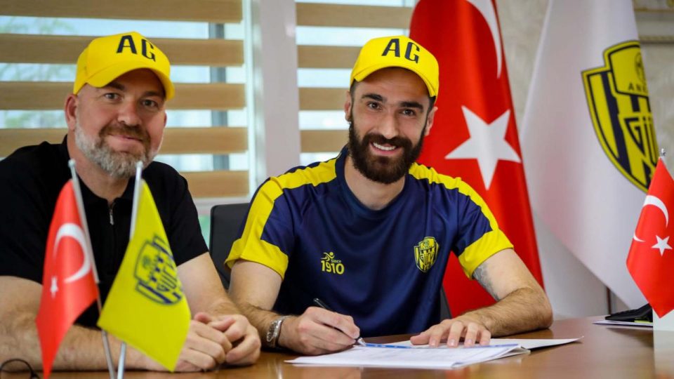 MKE Ankaragücü Boşnak futbolcu Riad Bajic ile sözleşme imzaladı
