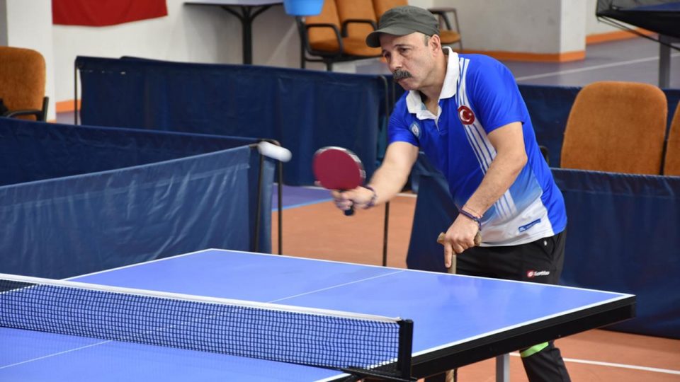“Yürüyemezsin” denildi masa tenisinde final hedefi koydu