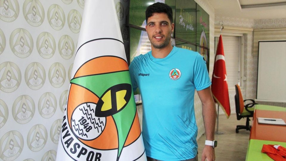 Alanyaspor eski futbolcusu Joao Novais’i transfer etti
