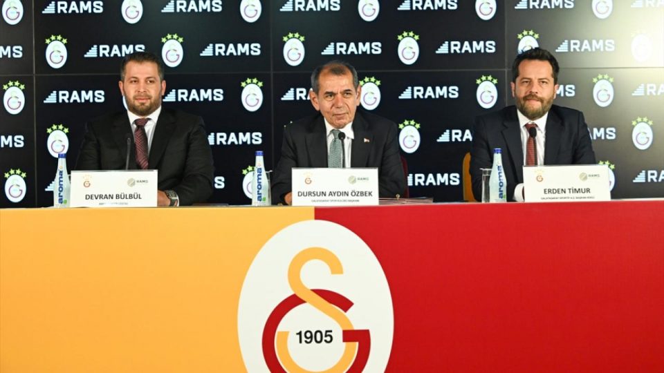 Galatasaray kupa törenine 5 yıldızlı formayla çıkan Fenerbahçe’ye ceza verilmesini bekliyor