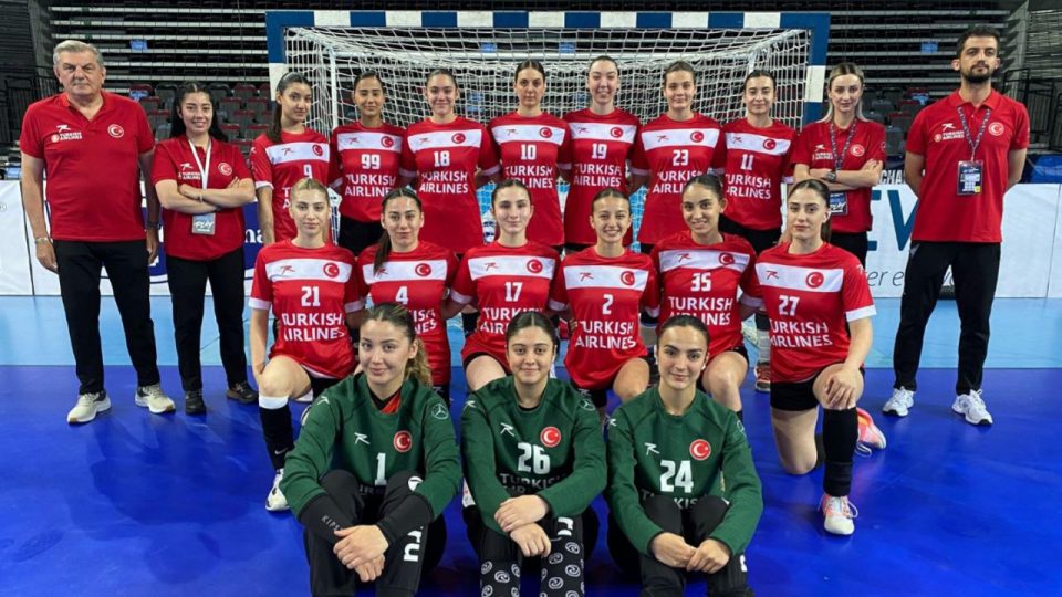 Genç milli hentbolcular Estonya’yı mağlup etti