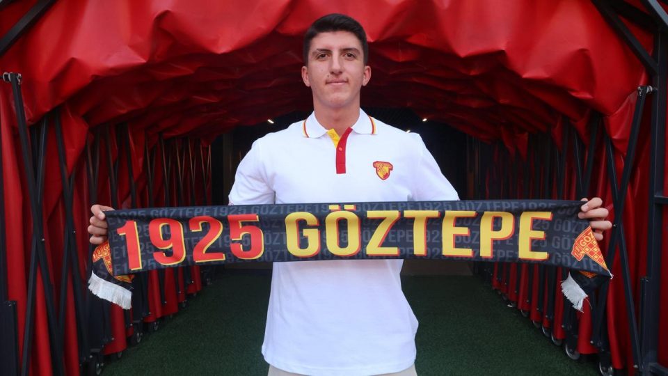 Göztepe Taha Altıkardeş’i transfer etti