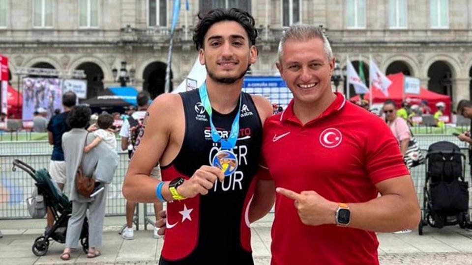 Milli triatlon sporcusu Uğurcan Özer İspanya’da üçüncü oldu