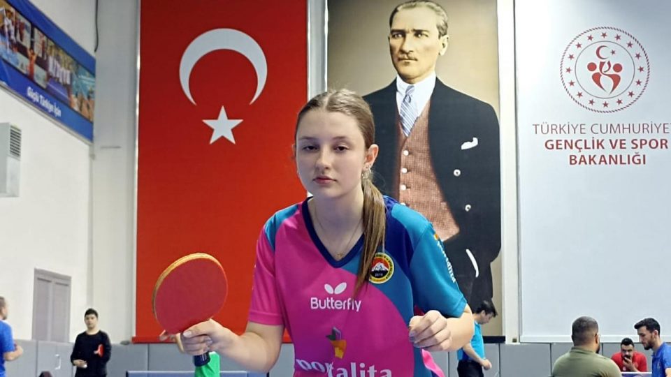Sırtındaki 19 platini olan Binnur Yalçınkaya sporla hayata tutunuyor