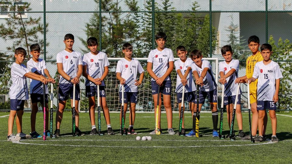 Çim hokeyi şampiyonu Diyarbakırlı çocuklar yeni başarılar için çalışıyor