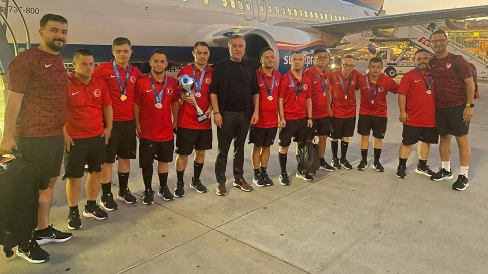 Avrupa şampiyonu Down Sendromlu Futsal Milli Takımı yurda döndü