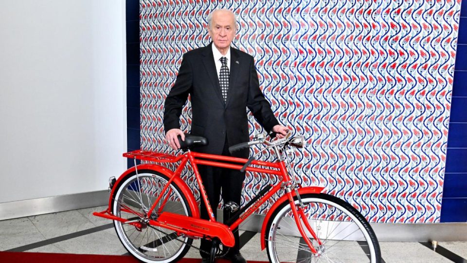 Bahçeli’den “Cumhurbaşkanlığı Türkiye Bisiklet Turu” paylaşımı