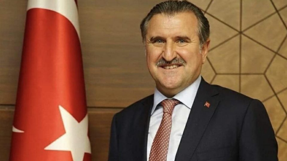 Bakan Osman Aşkın Bak İşitme Engelliler Güreş Milli Takımı’nı tebrik etti