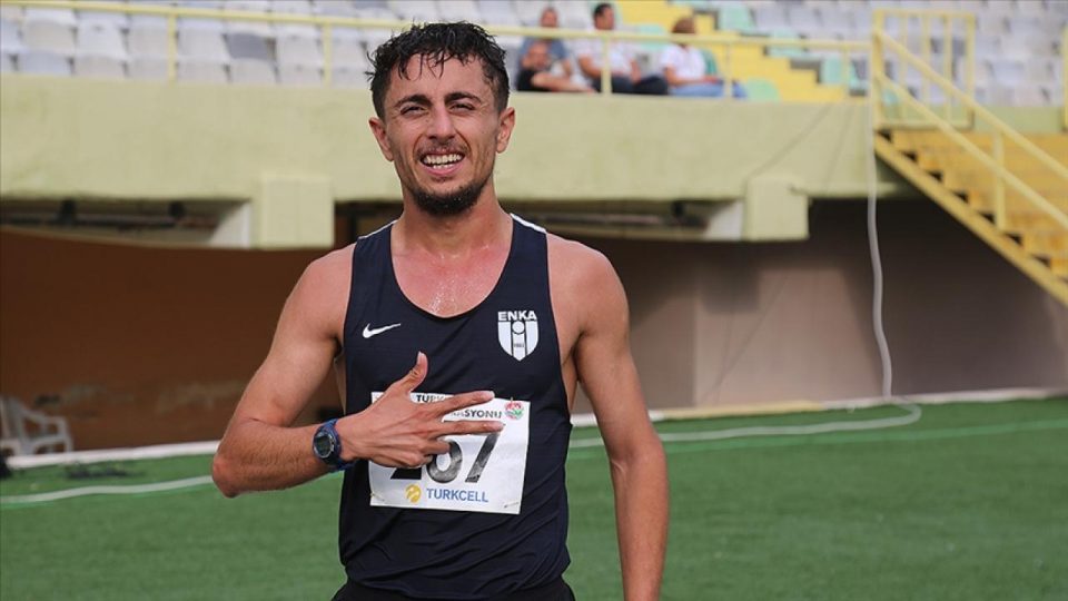 Milli atlet Salih Korkmaz 5 bin metre yürüyüşte Türkiye rekorunu geliştirdi