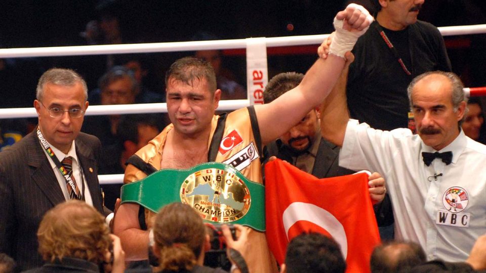 Cumhuriyet tarihinin en büyük boksörlerinden “Boğazın Boğası” Sinan Şamil Sam