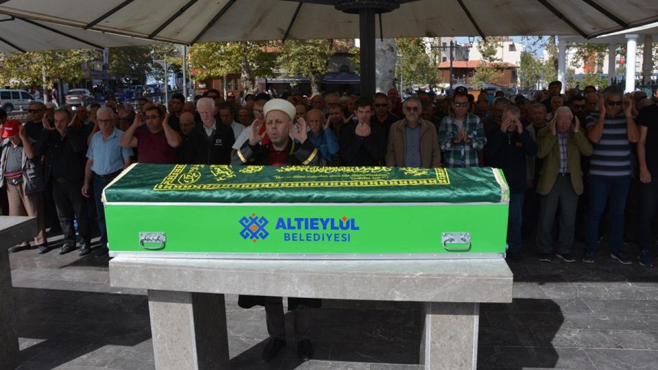 Eski milli atlet Hikmet Şen son yolculuğuna uğurlandı