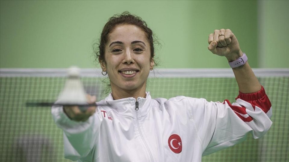 Milli badmintoncu Özge Bayrak Çekya’da gümüş madalya aldı
