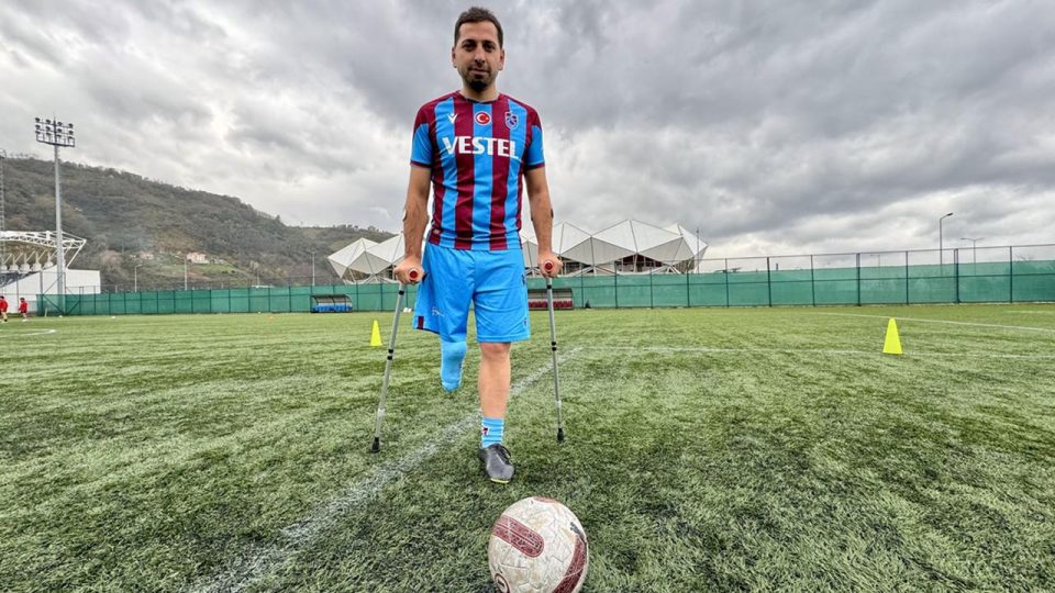 Hayalindeki “bordo mavi” formaya ampute futbol takımıyla kavuştu